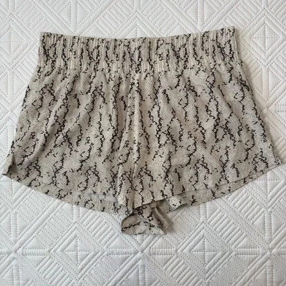 Varley Kallin Running Shorts Snake Print Size S - Picture 2 of 10